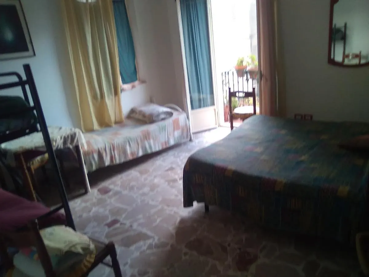 Room in Guest room - Cozy Large Room For five people Taormina