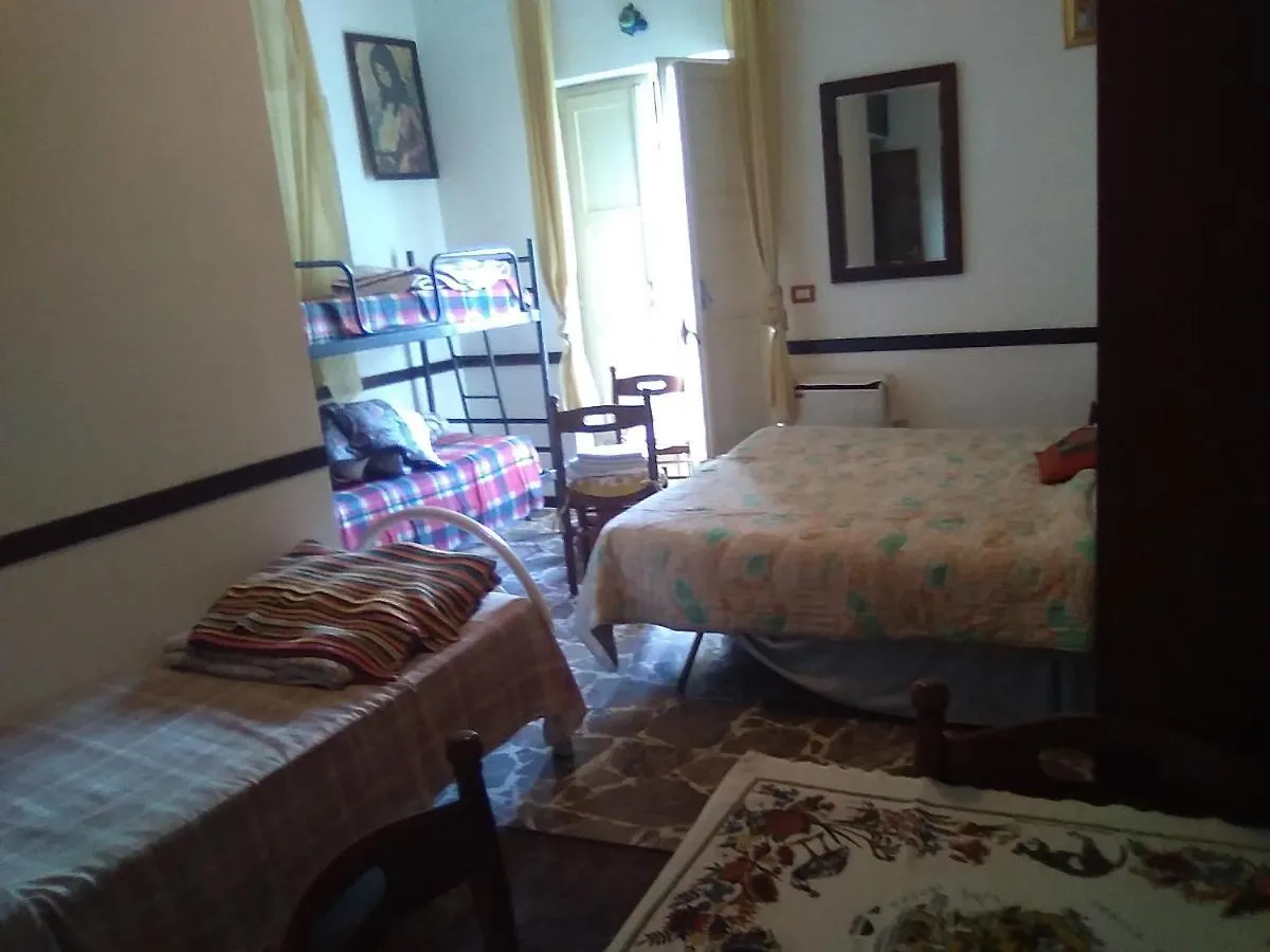 Room in Guest room - Cozy Large Room For five people Taormina